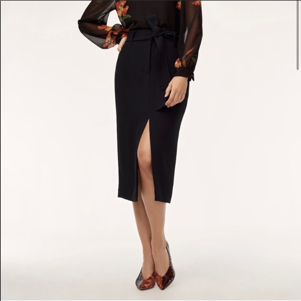 Aritzia tie front skirt